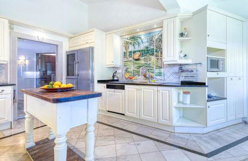 Golfinhos - MAGNIFICENT & SPACIOUS 5 BEDROOM VILLA - Foto 38