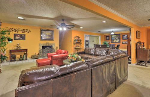 2 Mi to Lake Arlington Spacious Escape with Deck - Foto 2