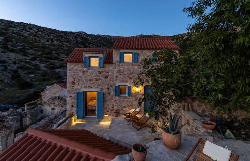 3 Bedroom Stunning Home In Zarace - Photo 9