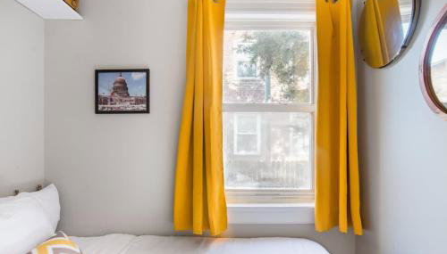 Mid-Century Marvel Steps from Restaurants Bars and Markets 3BR & 2BA - Foto 3