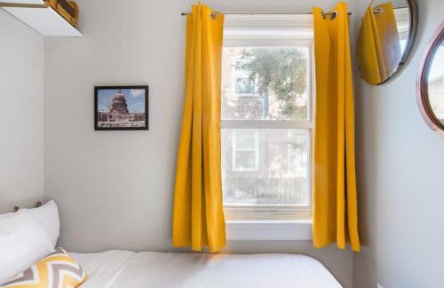 Mid-Century Marvel Steps from Restaurants Bars and Markets 3BR & 2BA - Foto 3