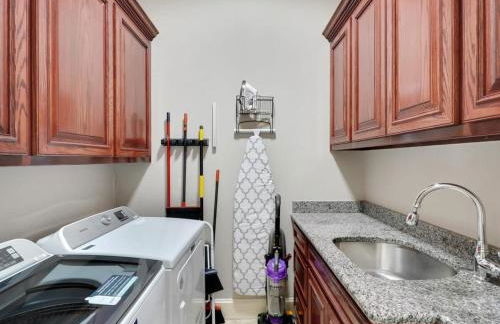 Luxury4000sqft Hot Tub Games Cinema FTWorth ATTST - Photo 46