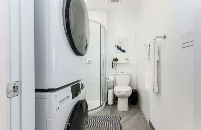 Elegant Suite—Near Kensington Market, Sleeps 8 - Foto 23