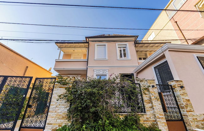 Authentic Villa Apartment - Photo 29