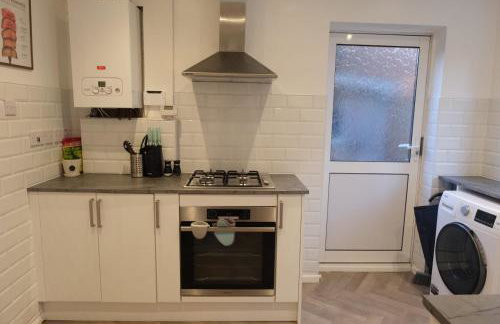 Comfy, Modern, 3 Bed House - Free Parking - Quiet Area - Near Solihull, NEC, Airport - Foto 19