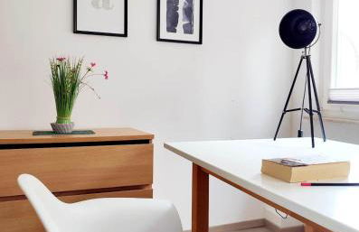 Flair Apartments 'FACHWERK & FLAIR' - Altstadt-Apartment 78 qm für Urlaub oder Geschäftsreise, Innenstadtlage, ruhig, modern, 900 m Bahnhof, 24 Std Check-in, WLAN, Streaming, Küche, Regendusche, 2 x Doppelbett, direkt am neuen Markt in der Altstadt - Foto 12