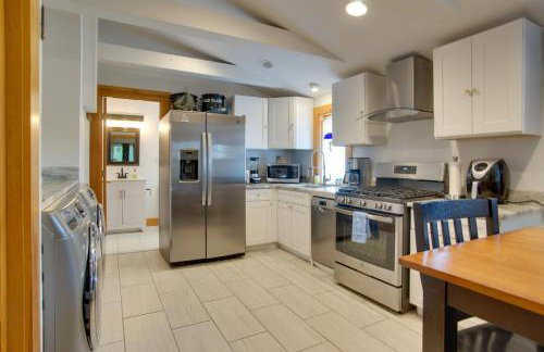 1 Mi to Ferry Terminal Oak Bluffs Family Retreat! - Foto 9