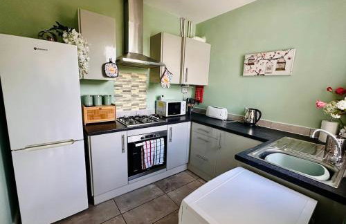 #56 4-Bedroom House Near Shops with Free Parking - Foto 37