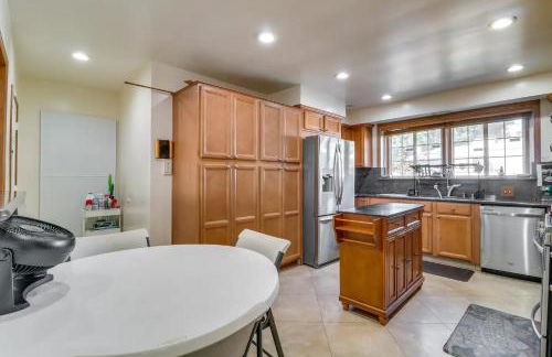 Luxury Oasis Home w/Pool Near CSUN-6 Guests - Foto 16