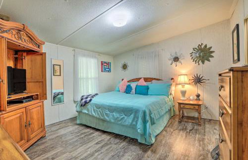 Waterfront Sparta Gem with Fire Pit and Kayak! - Foto 12