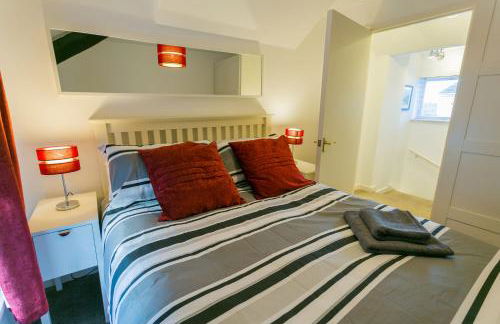 Sailors Return - Photo 26