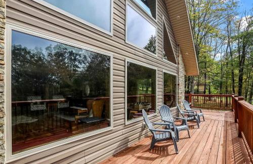 Luxury Lakeside Mountain Escape with Wraparound Deck Near Terra Alta, West Virginia - Foto 5
