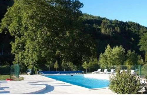 Maisonnette dans son écrin de verdure - Photo 3