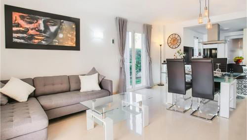 2 Bedroom Cozy Apartment In Cala Bona - Foto 3