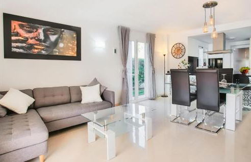 2 Bedroom Cozy Apartment In Cala Bona - Foto 3