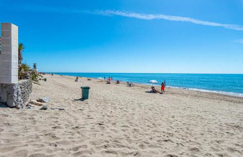 Sun & Sand Beach Apartment - Photo 29