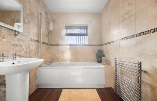 Peaceful 3-BR Home-Driveway, Sky-TV-Free WiFi - Foto 33