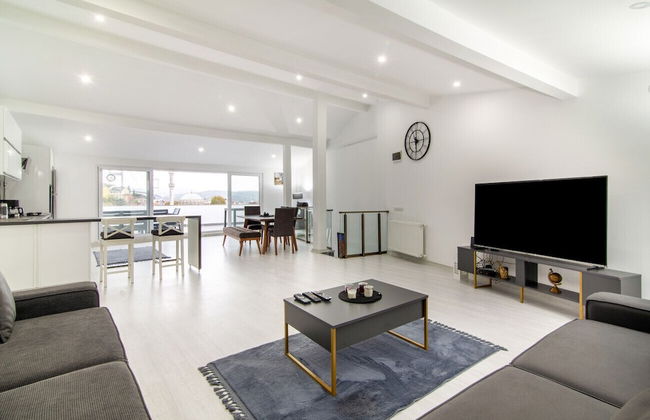 Sleek House With a Lovely Terrace in Besiktas - Foto 8