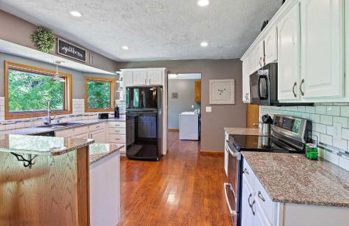 Tranquil Family Home with Yard, 14 Mi to Springfield - Foto 9