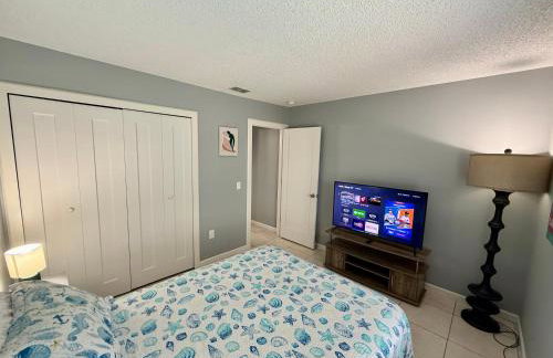 Grand Deluxe Pines 3BR Pool Home near Disney - Foto 14