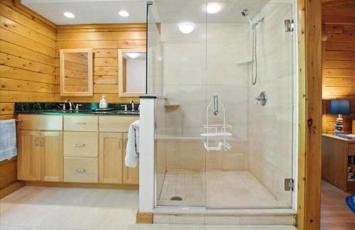 Lakefront Log Home on Huge Lake in Private Cove - Foto 27