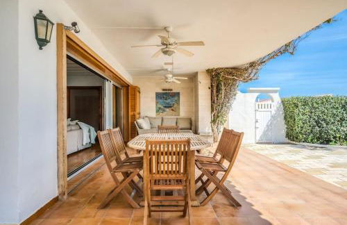 LA CALMA Espectacular villa con jardín y piscina en Menorca - Foto 40