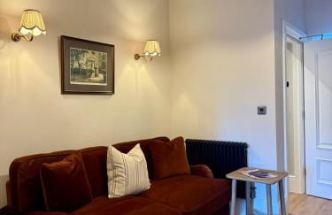 Spacious Luxury Apartment in the Heart of Shrewsbury Sleeps 6 - Photo 16