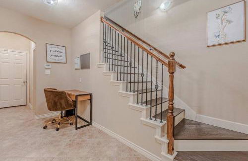 The Castle! by the Lake with Pool & Balcony West Plano - Foto 33