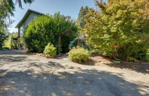On McKenzie River! Home with Scenic Sunroom - Foto 37