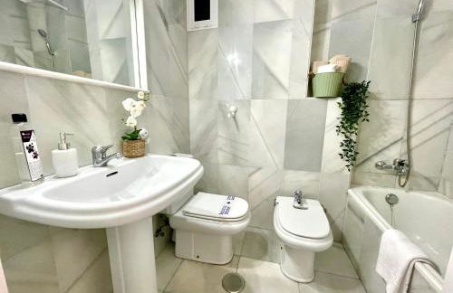 GATU Villa Cielo y Mar junto la playa, terraza , wifi y vista al mar ," Preferente mayores de 25 años y familias " - Foto 8