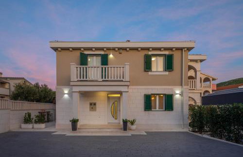 Villa Authentica with Heated Pool - Foto 48