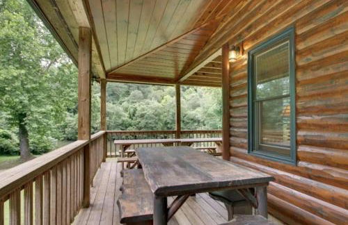 Astounding River View - Outdoor Hot Tub, Volleyball Net, Game Room + More! - Foto 37