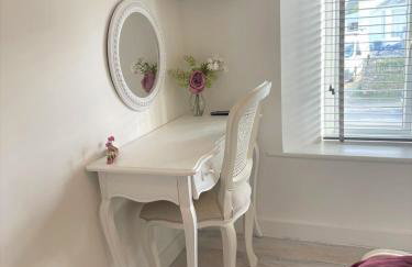 The Little Seahorse - Newly Renovated Cottage 5mins Walk The Beach with Hot Tub - Photo 18