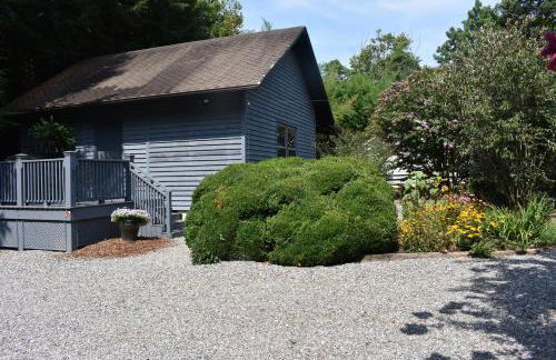 Restored1850s log cabin, with gazebo and gardens! 1 mile to downtown Weaverville - Foto 35