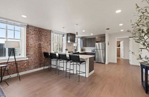 Luxury w King Beds, Pool Table, Central Downtown! - Foto 11