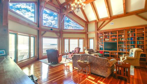 Lake View Champlain Home with Hot Tub and Sauna! - Foto 5
