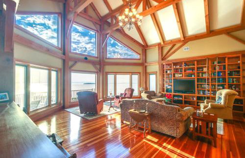 Lake View Champlain Home with Hot Tub and Sauna! - Foto 5