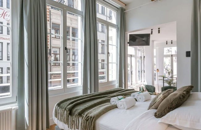 Stylish Apartment in the Heart of Antwerp - Photo 1