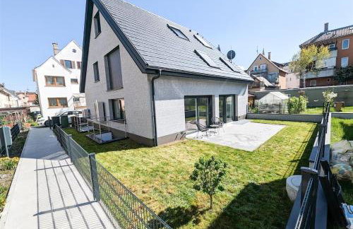 ALFA Stuttgart Doppelzimmer mit Teeküche und Terrasse Porsche Bosch l Gemeinschaftsbad WIFI SmartTV l Double room with kitchenette and terrace l shared bathroom BS21A5 - Foto 7