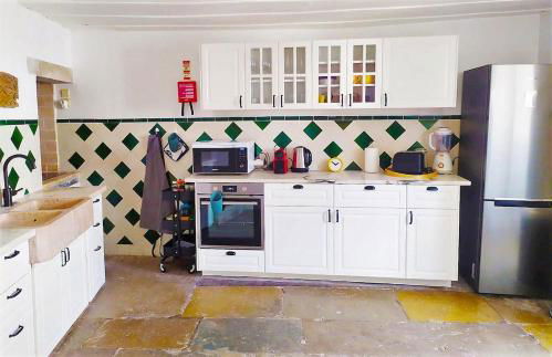 Charming Coastside Villa - Photo 30