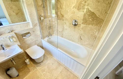 Trewhiddle Retreat V9 by Together Travel - Luxury 4-Bedroom Villa - Foto 30