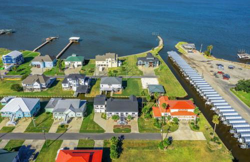Bring Your Boat! Lake Charles Home w/ Dock & Lift - Foto 40