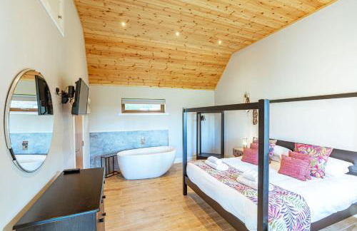 Kestrel Lodge 6 with Hot Tub - Photo 15