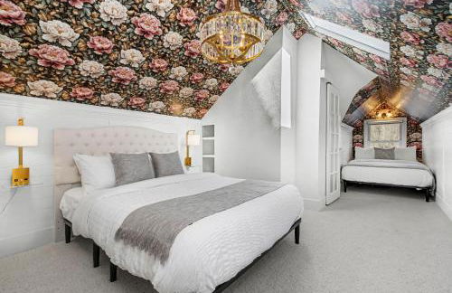 The Wild Peony Walk to Old Town FC and CSU Campus - Foto 27