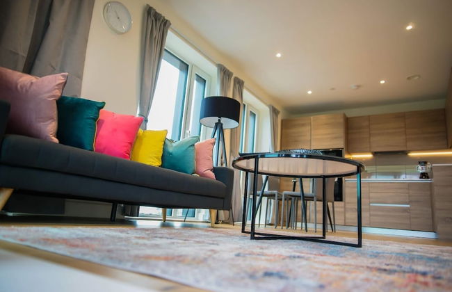 Thames View 2 Bed Apartment With Balcony - Photo 21