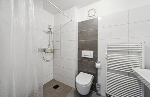 Barrierefrei - Privatparkplatz - zentral im Grünen - Foto 13