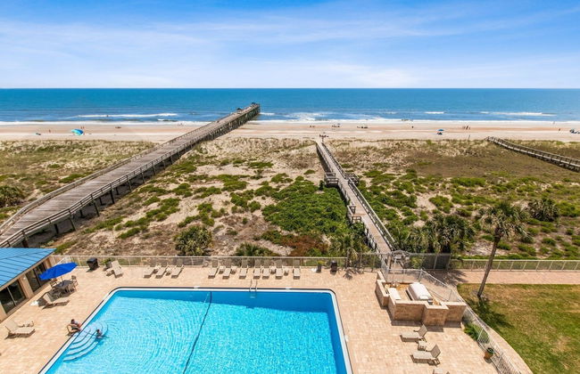 Upper Unit Condo Overlooking Both the Ocean Pier and Swimming Pool by RedAwning - Foto 24
