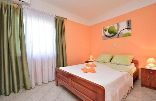 Villa Zdenka with heated pool - Photo 47