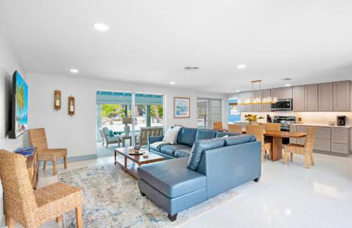 Coastal Charm - Photo 11