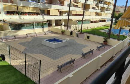 Bonito apartamento con jardín, piscina y aparcamiento gratuito - Photo 31